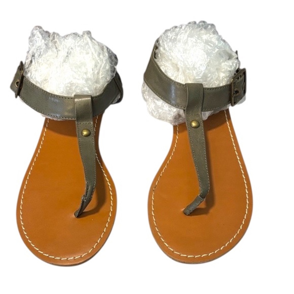 NWOT-Groove Green and Tan Women's Sandals